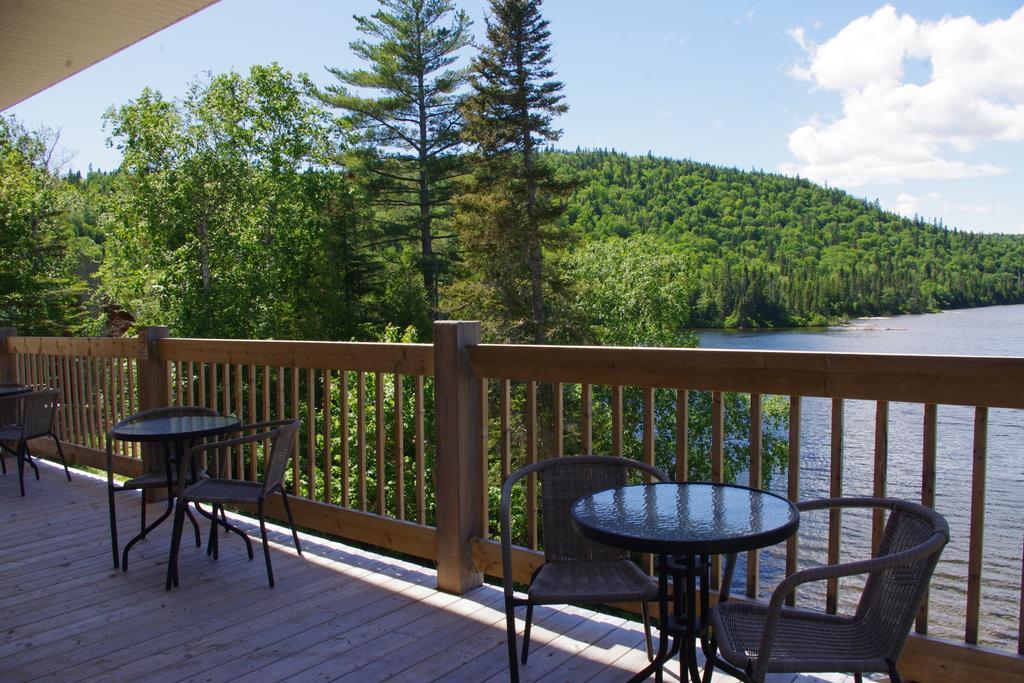 Auberge La Tanière Tadoussac Exterior foto