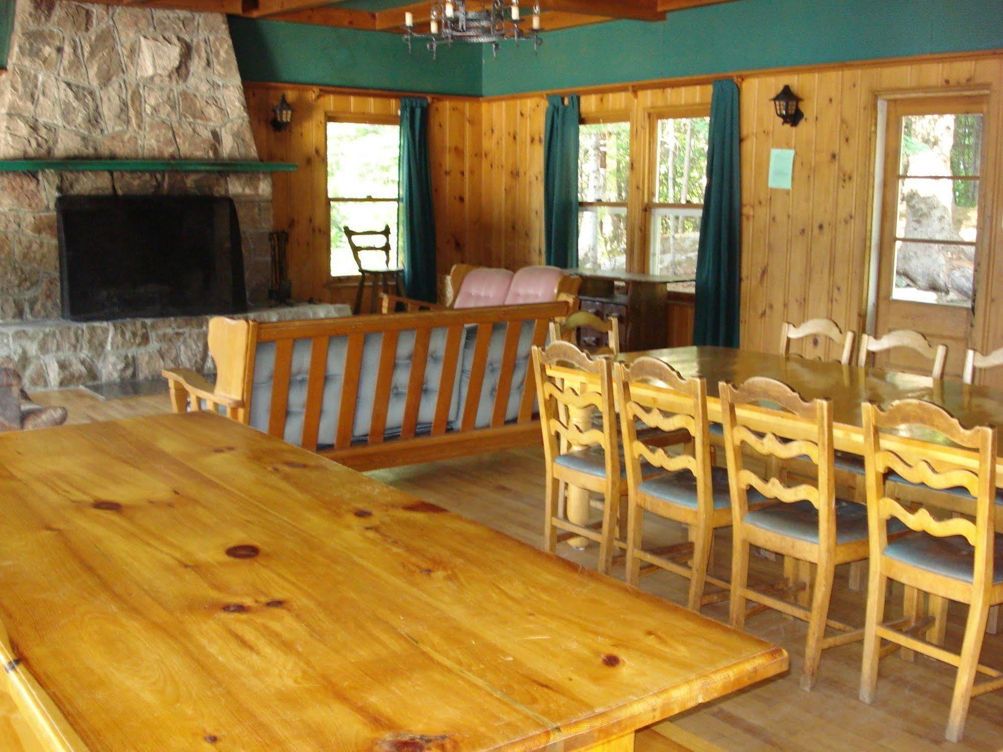 Auberge La Tanière Tadoussac Exterior foto
