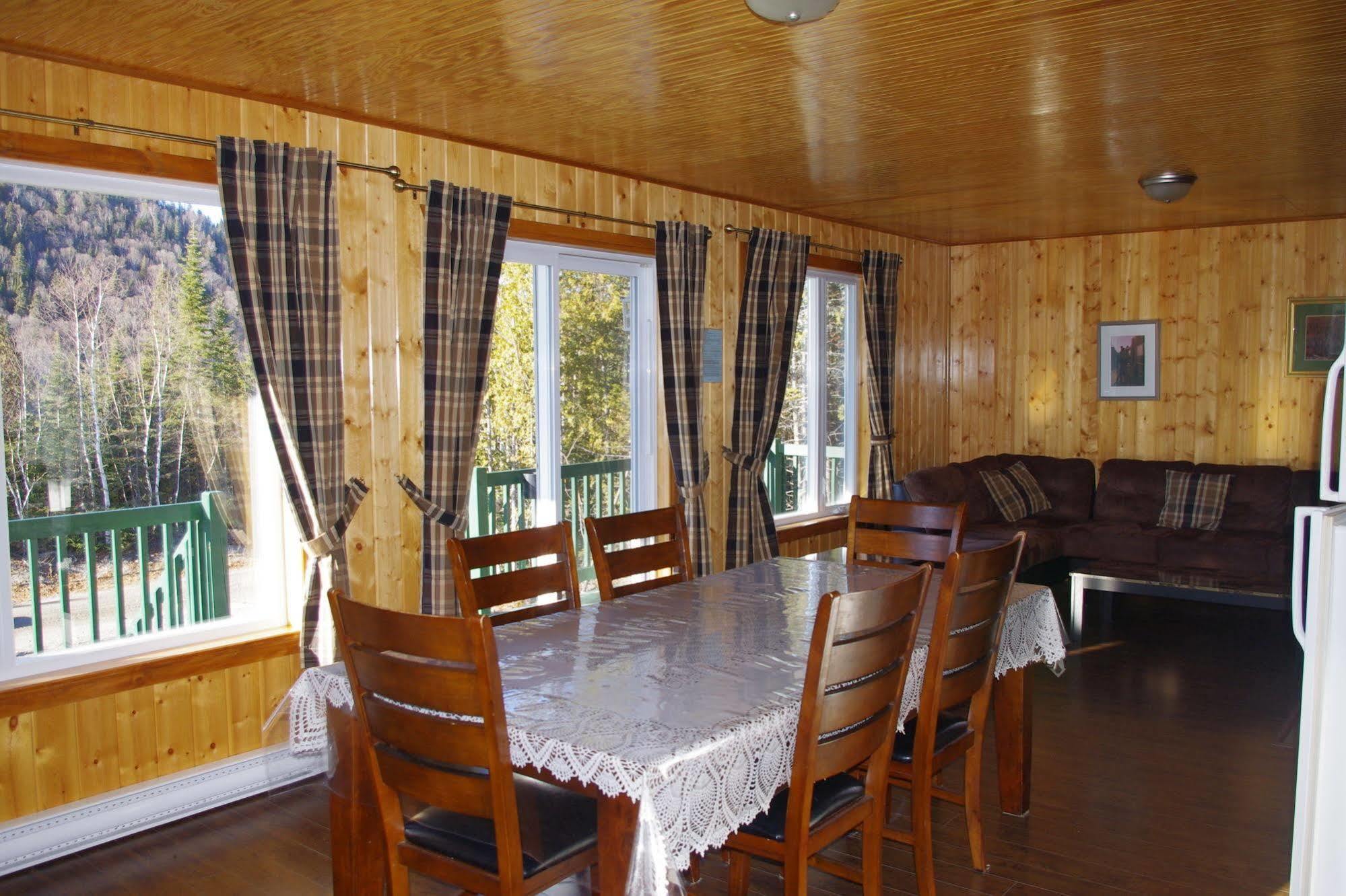 Auberge La Tanière Tadoussac Exterior foto