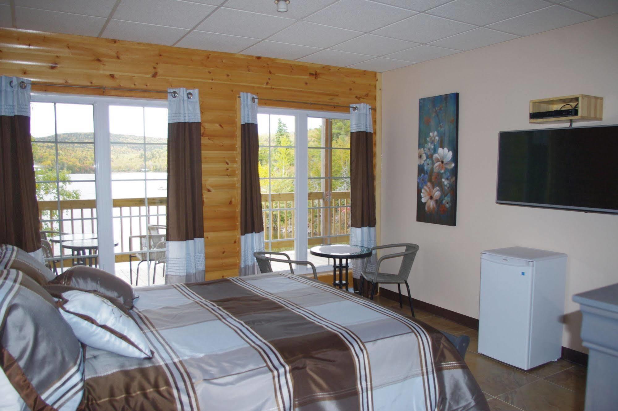 Auberge La Tanière Tadoussac Exterior foto