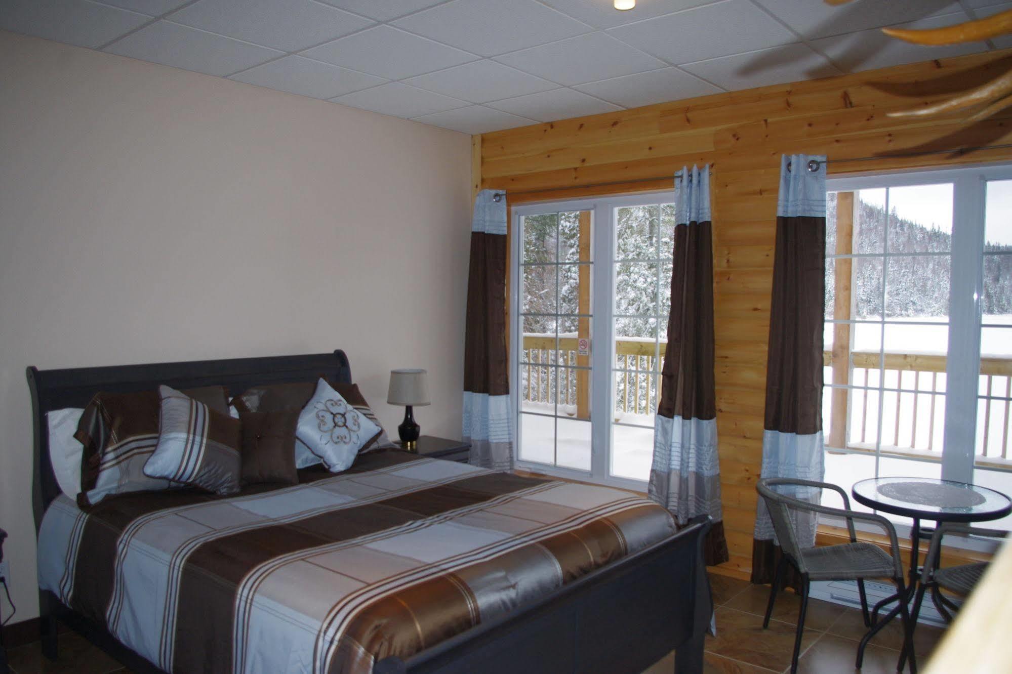 Auberge La Tanière Tadoussac Exterior foto